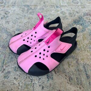 Nike - Girls - Pink and Black Sandals / Water Shoes